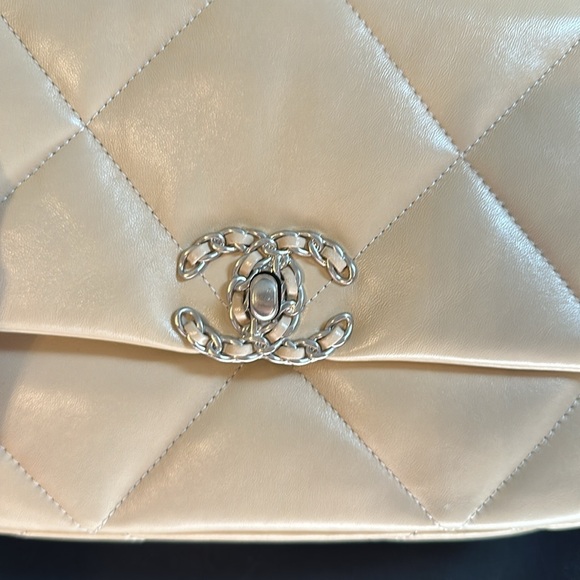 Chanel 19 22C Beige Small Flap - Full Set - Picture 8 of 10